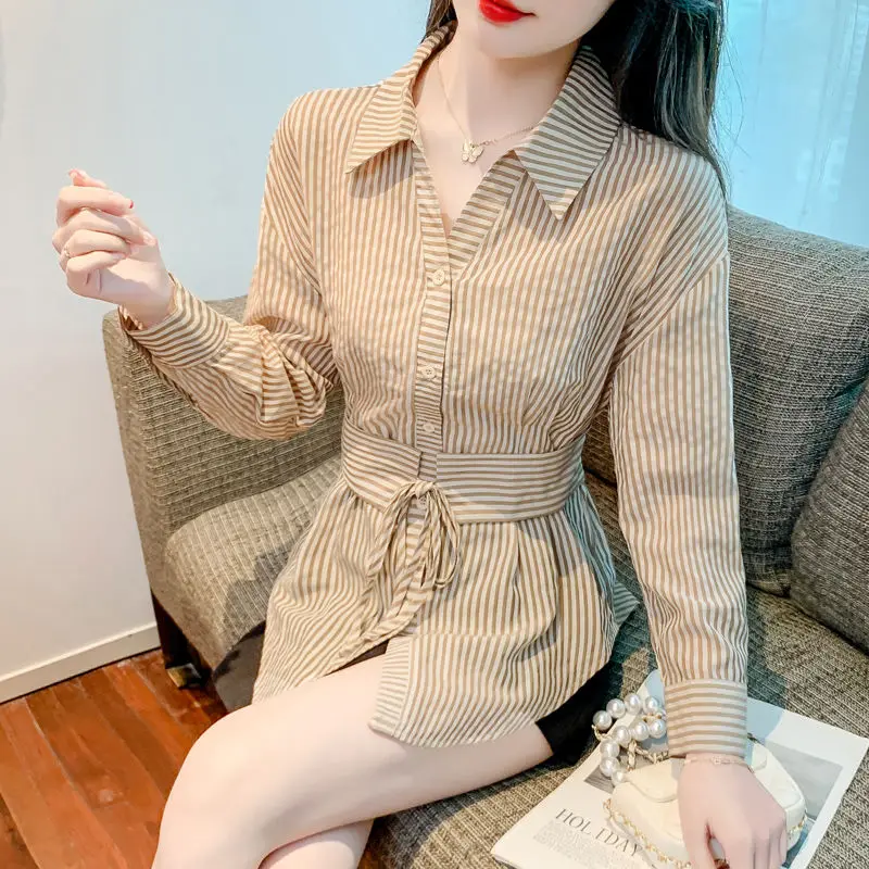 Уникальная полосатая блузка для женщин: модный топ с завышенной талией, элегантная французская модель для ранней весны
Уникальная полосатая блузка для женщин: модный топ с завышенной талией, элегантная французская модель для ранней весны