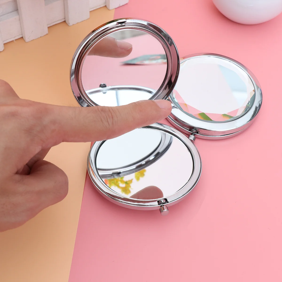 2Pcs Makeup Mirror Folding Double Side Crystal Frame Durable Portable Compact Pocket Mirror for Travel Desktop Use 
2Pcs Makeup Mirror Folding Double Side Crystal Frame Durable Portable Compact Pocket Mirror for Travel Desktop Use