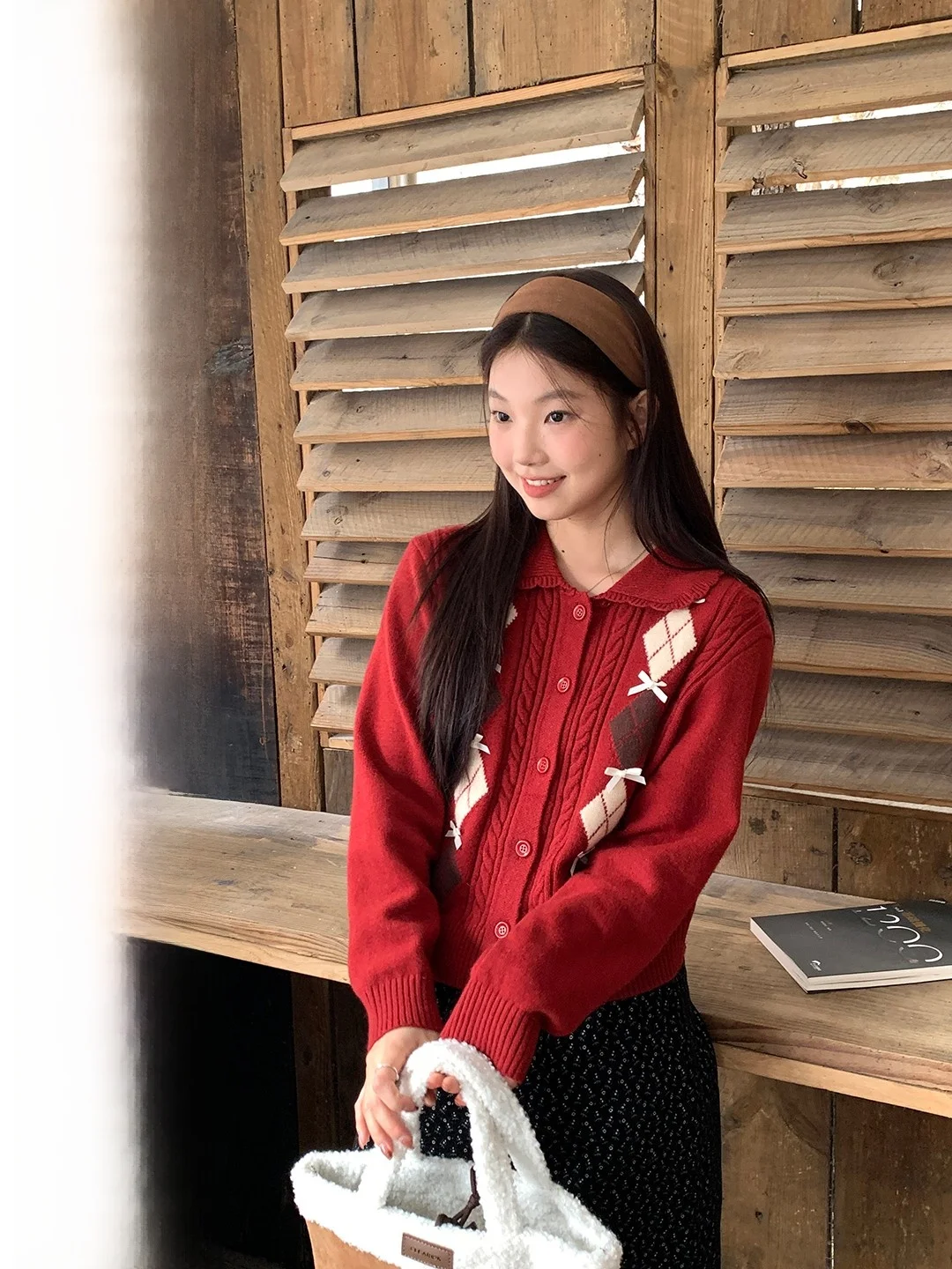 Свитер с милым узлом и бриллиантами, кардиган, новинка зимы 2021, корейский универсальный топ с атмосферой для женщин, свободный крой, вязаный
Свитер с милым узлом и бриллиантами, кардиган, новинка зимы 2021, корейский универсальный топ с атмосферой для женщин, свободный крой, вязаный