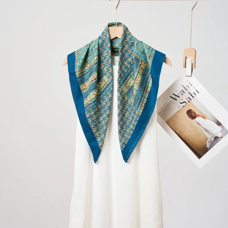 New High-end Handmade Hemming Silk Wool Texture Small Square Scarf Double-sided Inkjet Painting Fashion Silk Scarf
New High-end Handmade Hemming Silk Wool Texture Small Square Scarf Double-sided Inkjet Painting Fashion Silk Scarf