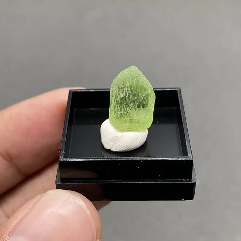 100% natural Pakistan olivine necklace rough crystal quartz ore specimens Mineral rough gem stone +Box size:27*27*25mm
100% natural Pakistan olivine necklace rough crystal quartz ore specimens Mineral rough gem stone +Box size:27*27*25mm