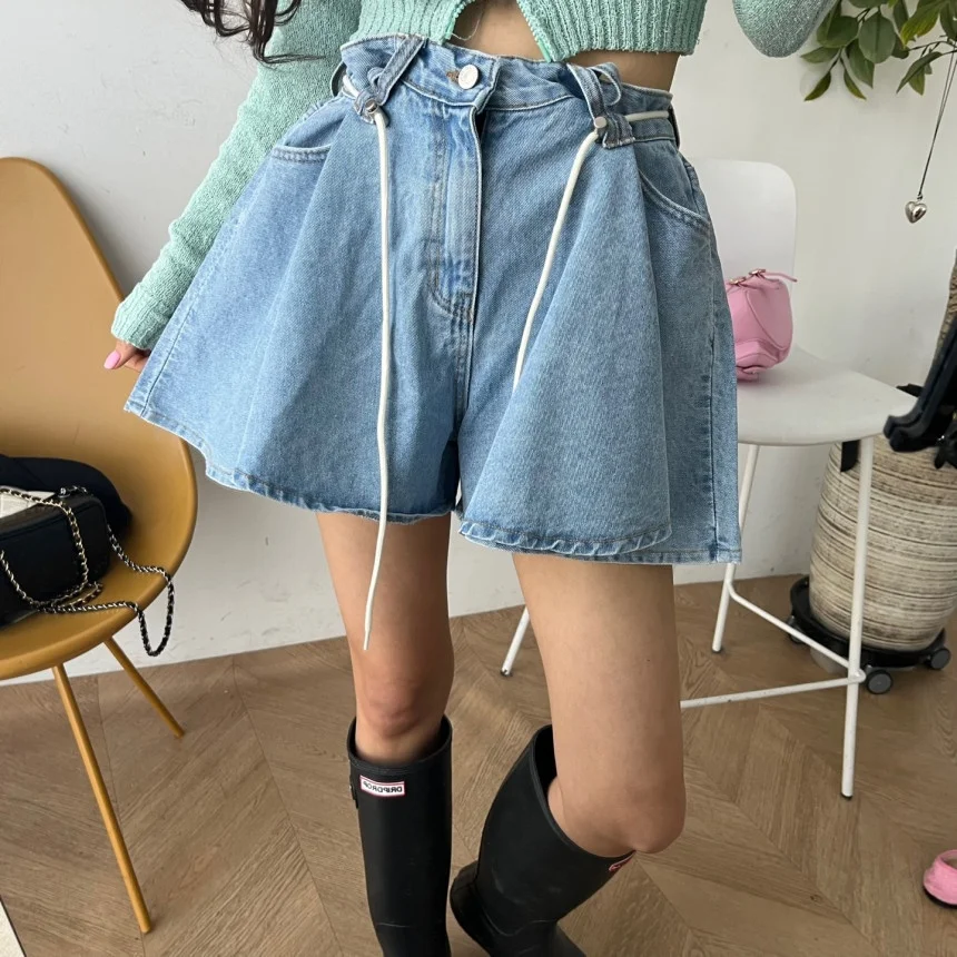 Korean Chic Fashion Rope Belted Wide Hem High Waist Wide Leg Jeans Skirt Shorts Casual Sexy High Waist Loose Fit Cotton Denim
Korean Chic Fashion Rope Belted Wide Hem High Waist Wide Leg Jeans Skirt Shorts Casual Sexy High Waist Loose Fit Cotton Denim