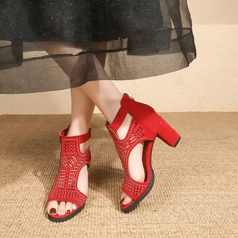 Fashion High Heel Woven Sandals Women's Summer New Rhinestone Cutout Fish Mouth One Buckle Block Heel Open Toe Roman Shoes
Fashion High Heel Woven Sandals Women's Summer New Rhinestone Cutout Fish Mouth One Buckle Block Heel Open Toe Roman Shoes