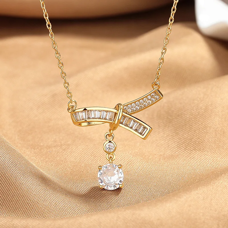 New Luxury Bow Necklace Women Zircon Pendant Clavicle Chain Niche Design Elegant Versatile Jewelry
New Luxury Bow Necklace Women Zircon Pendant Clavicle Chain Niche Design Elegant Versatile Jewelry