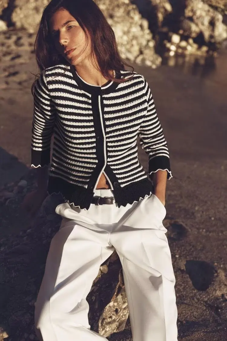Spring 2025 New Women's Knitted Long Sve round Ne Layered Stripe Outerwear Comfortable Loose Fit Polyester Fiber Cardigan
Spring 2025 New Women's Knitted Long Sve round Ne Layered Stripe Outerwear Comfortable Loose Fit Polyester Fiber Cardigan