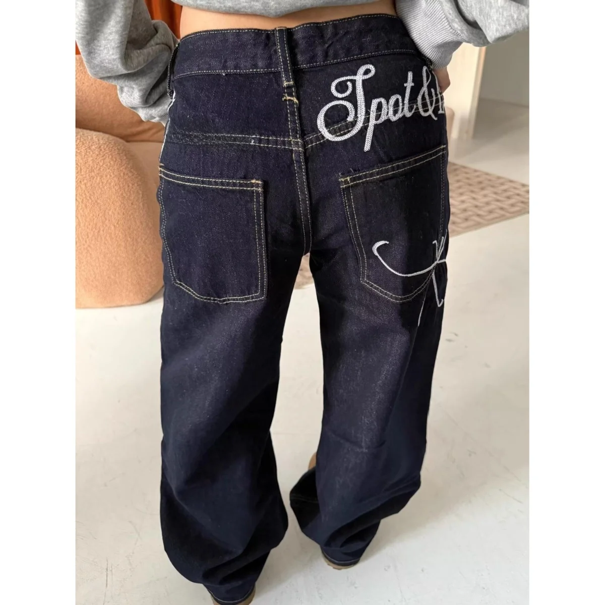 Американские ретро-джинсы с вышивкой, широкие, мужские, в стиле High Street, модные, повседневные, прямые, свободные, удлиненные, с эффектом стройности
Американские ретро-джинсы с вышивкой, широкие, мужские, в стиле High Street, модные, повседневные, прямые, свободные, удлиненные, с эффектом стройности