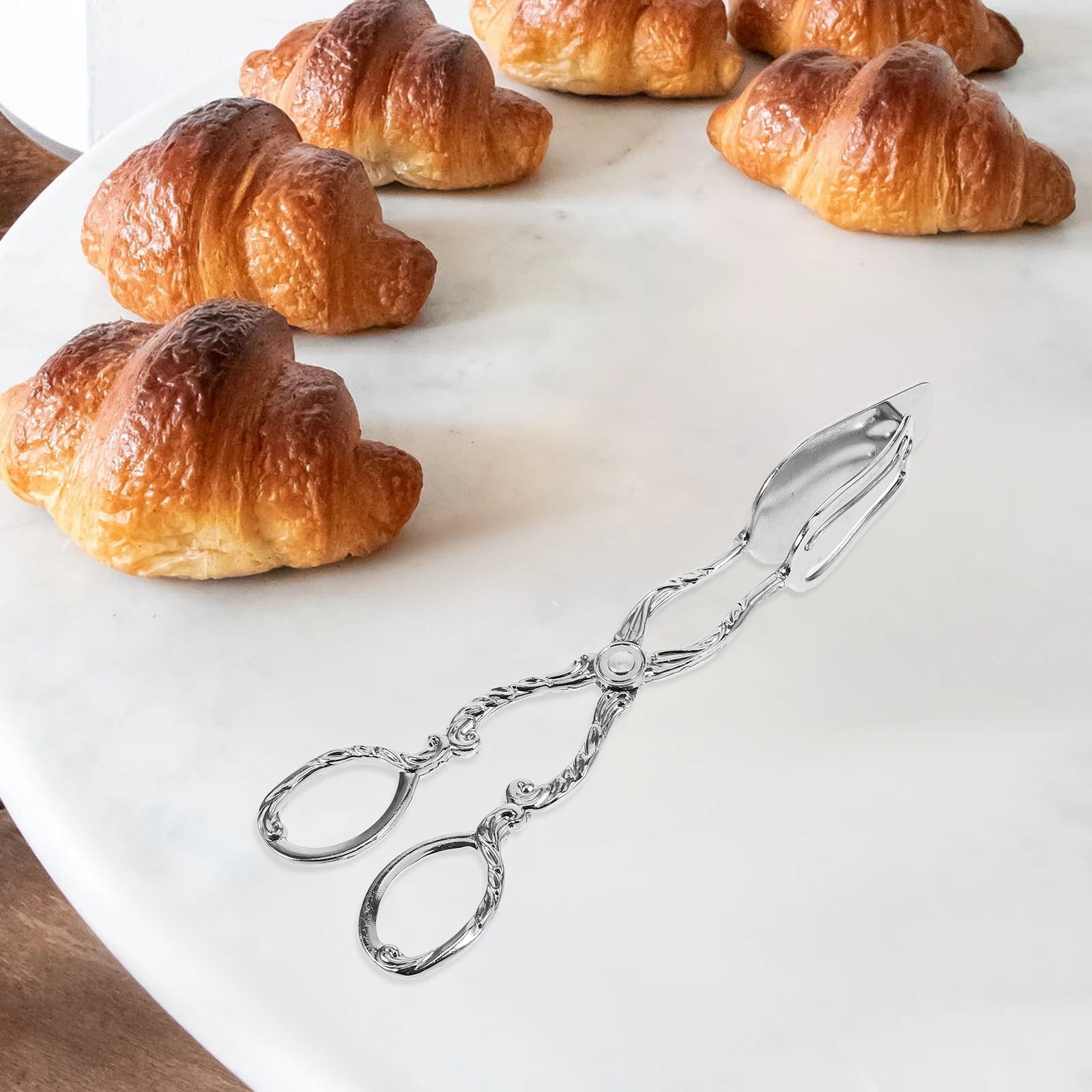European Retro Kitchen Tongs Sturdy Lightweight Buffet Food Serving Tool Salad BBQ Practical Metal Catering Dining Clamp
European Retro Kitchen Tongs Sturdy Lightweight Buffet Food Serving Tool Salad BBQ Practical Metal Catering Dining Clamp