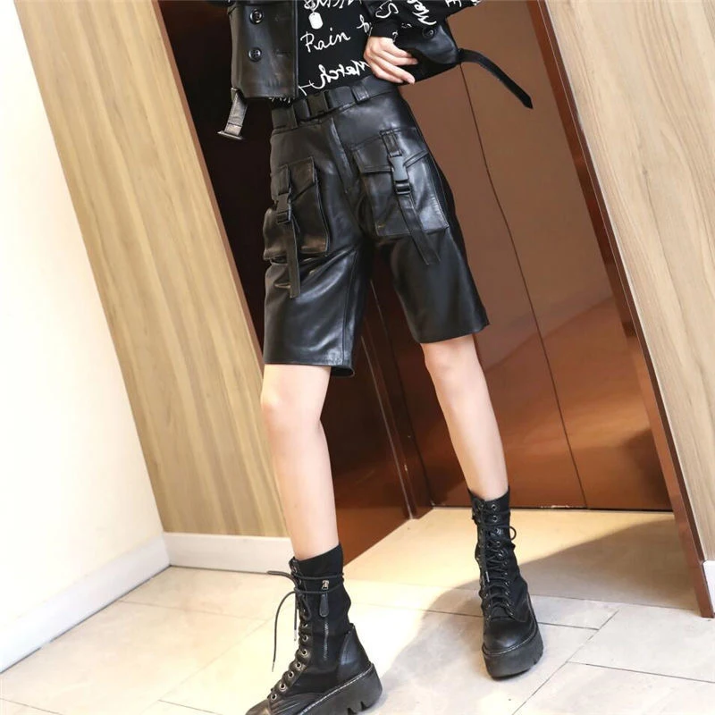 Men's Black Matte Faux Leather Straight Shorts Male Fashion Slim Pencil PU Short Pants With Pocket Summer Casual Short Trousers
Men's Black Matte Faux Leather Straight Shorts Male Fashion Slim Pencil PU Short Pants With Pocket Summer Casual Short Trousers