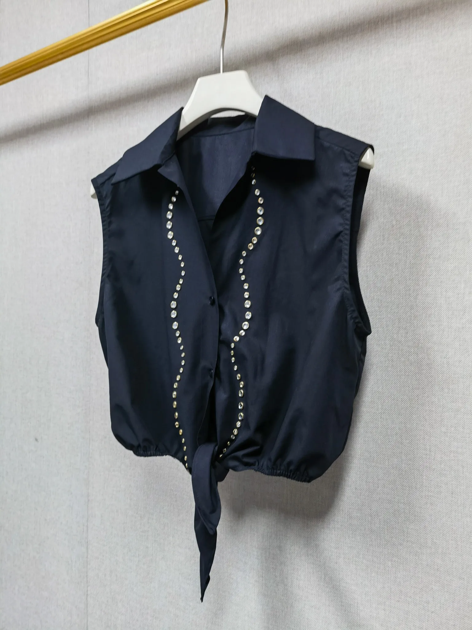 Spring/summer Diamond Embellished Water Ripple Set Women's Sleeveless Knotting Waist Slim Shirt+Elastic Waist Large Skirt
Spring/summer Diamond Embellished Water Ripple Set Women's Sleeveless Knotting Waist Slim Shirt+Elastic Waist Large Skirt