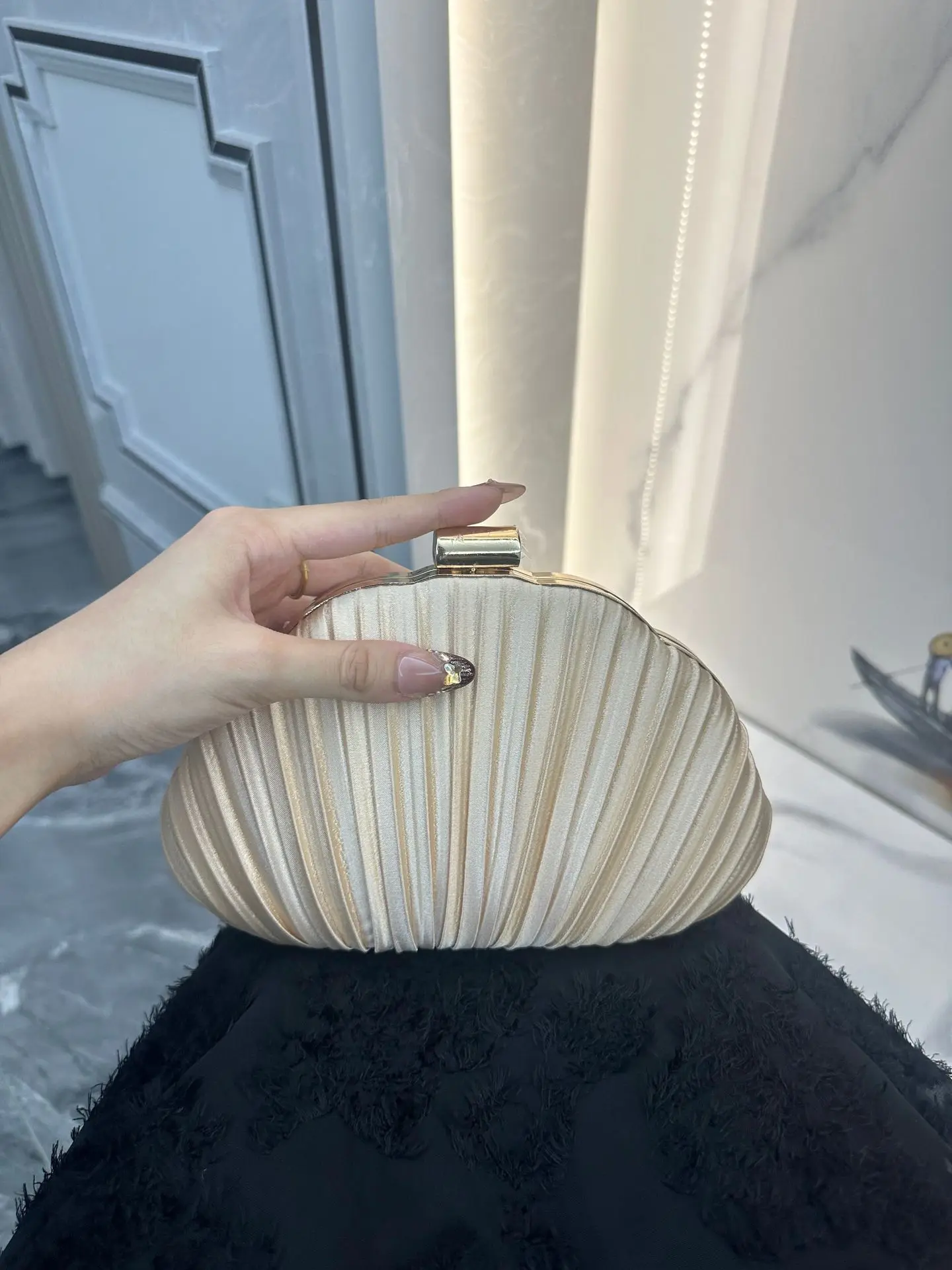 Роскошные плиссированные вечерние сумки для женщин, элегантные сумки через плечо с цепочкой, вечерние свадебные клатчи, женские сумки-кошельки
Роскошные плиссированные вечерние сумки для женщин, элегантные сумки через плечо с цепочкой, вечерние свадебные клатчи, женские сумки-кошельки