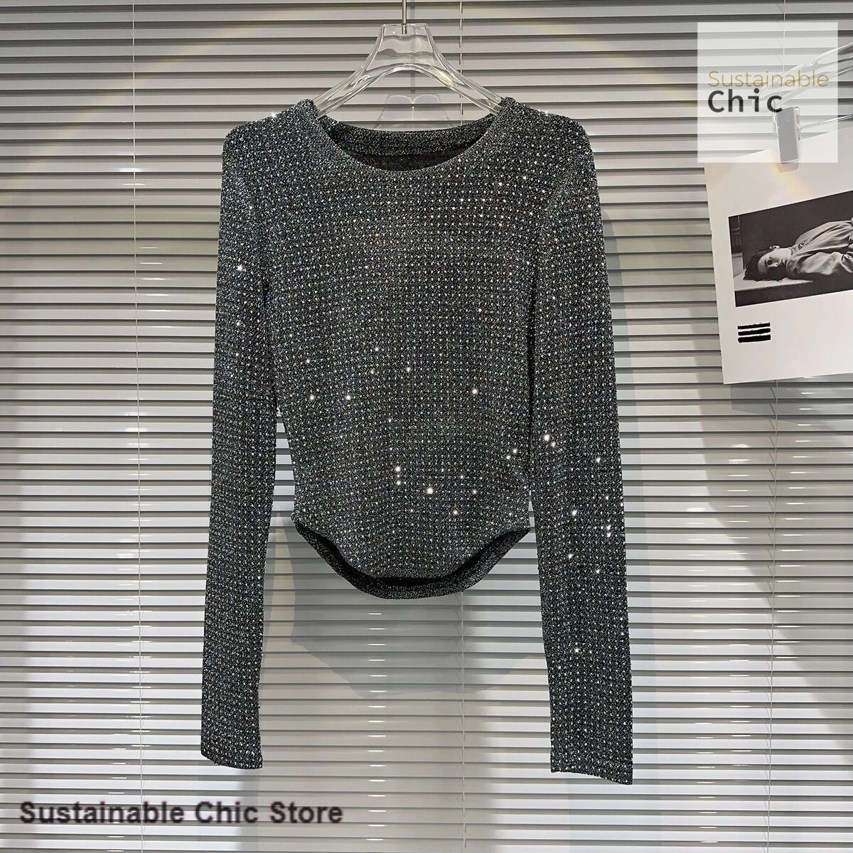 Korean-style polka-dot sparkle elastic spring new spice girl covered in bright silk hot drilling fabric arc-shaped T-shirt shirt
Korean-style polka-dot sparkle elastic spring new spice girl covered in bright silk hot drilling fabric arc-shaped T-shirt shirt