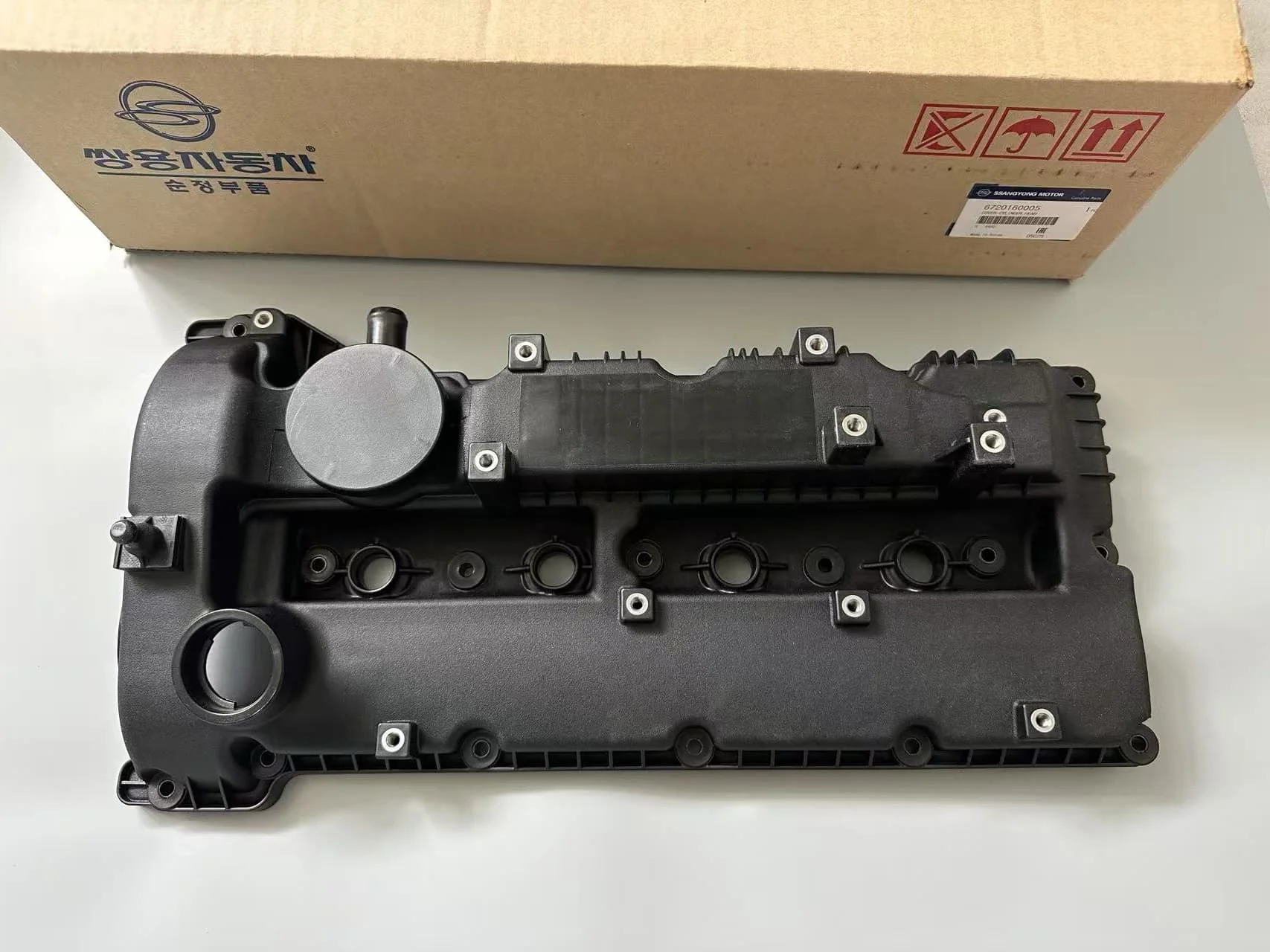Genuine Cylinder Head Cover 6720160005 For Ssangyong Rexton G4 Musso Sports II DSL
Genuine Cylinder Head Cover 6720160005 For Ssangyong Rexton G4 Musso Sports II DSL