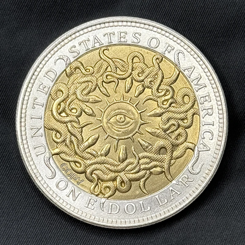 Sky eyed snake dual color wandering coin, gold and silver Hobo collection replica commemorative coin, creative home decoration
Sky eyed snake dual color wandering coin, gold and silver Hobo collection replica commemorative coin, creative home decoration