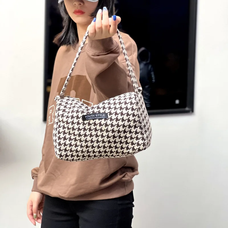 Fashion Small Messenger Bag For Women 2022 New Trend Female Shoulder Bag Casual Ladies Crossbody Bags Hot sale Mini Handbags
Fashion Small Messenger Bag For Women 2022 New Trend Female Shoulder Bag Casual Ladies Crossbody Bags Hot sale Mini Handbags