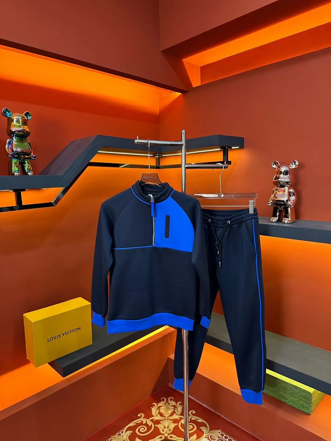 Мужской повседневный спортивный костюм Осень 2025: модный комплект из худи и брюк с цветовыми блоками, молодежная одежда с длинным рукавом
Мужской повседневный спортивный костюм Осень 2025: модный комплект из худи и брюк с цветовыми блоками, молодежная одежда с длинным рукавом