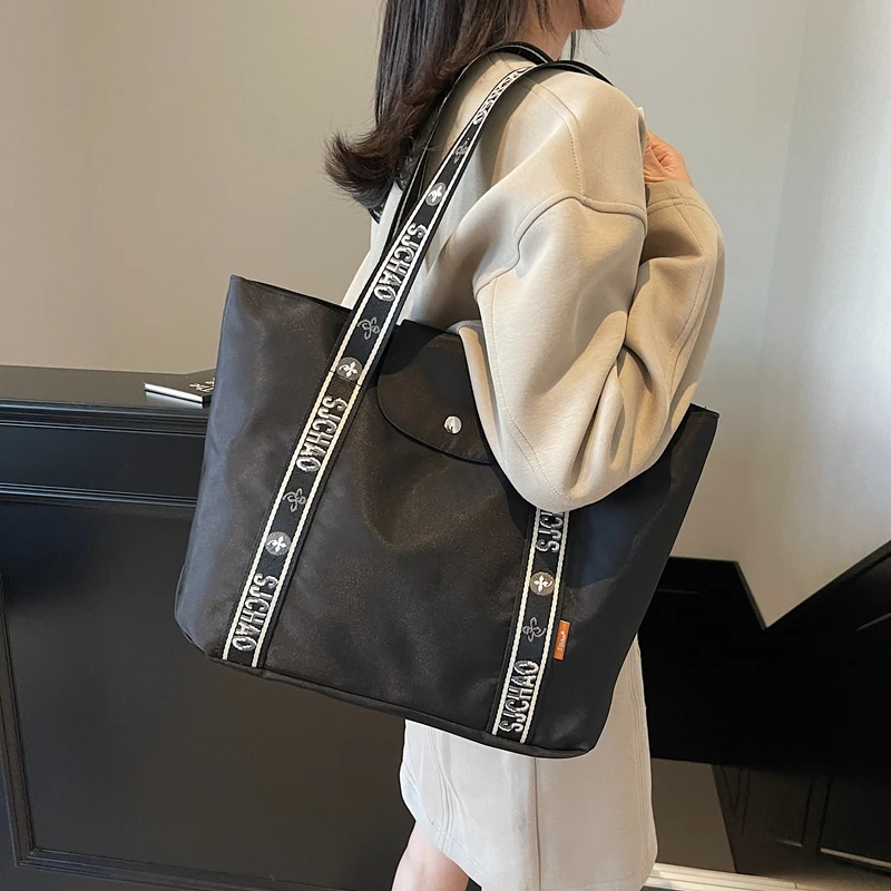 Chic And Spacious Leather Tote Bag For Women From Luxury Brand By Famous Designer, Messenger Handbag
Chic And Spacious Leather Tote Bag For Women From Luxury Brand By Famous Designer, Messenger Handbag