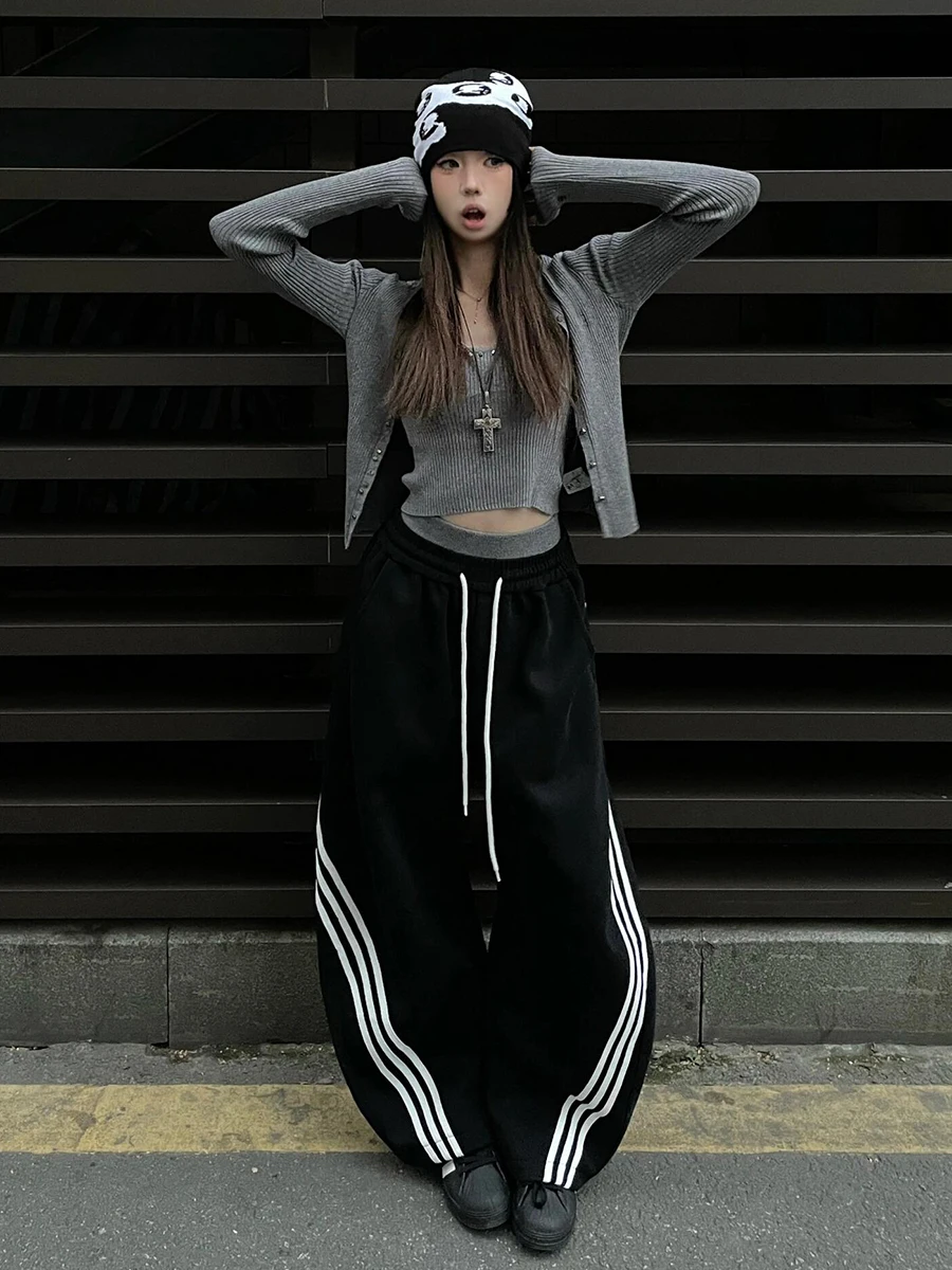 Американские уличные повседневные брюки для женщин, весна-осень, новые свободные широкие брюки с высокой талией, прямой крой
Американские уличные повседневные брюки для женщин, весна-осень, новые свободные широкие брюки с высокой талией, прямой крой