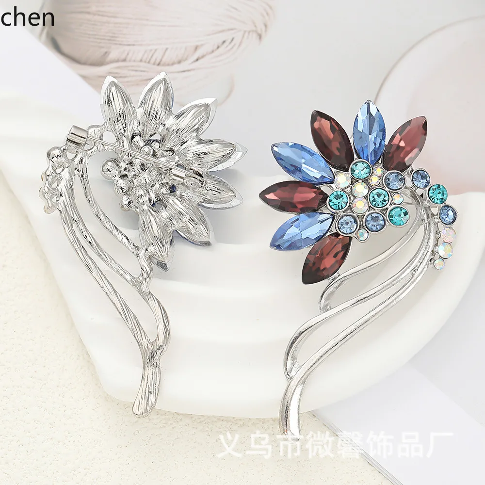 DSA Alloy Diamond Brooch Vintage Peacock Exquisite Women's Suit Dress Corsage Accessory Pin
DSA Alloy Diamond Brooch Vintage Peacock Exquisite Women's Suit Dress Corsage Accessory Pin