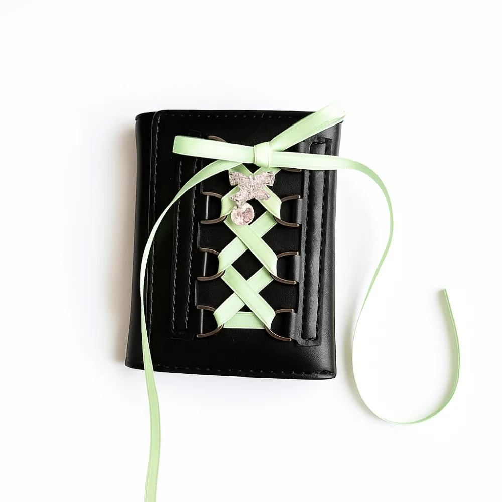 Корейский стиль Balletcore, тройной кошелек с сердечком и кристаллами, короткий бант, кошелек для наличных, сумка из искусственной кожи, шелковая лента
Корейский стиль Balletcore, тройной кошелек с сердечком и кристаллами, короткий бант, кошелек для наличных, сумка из искусственной кожи, шелковая лента