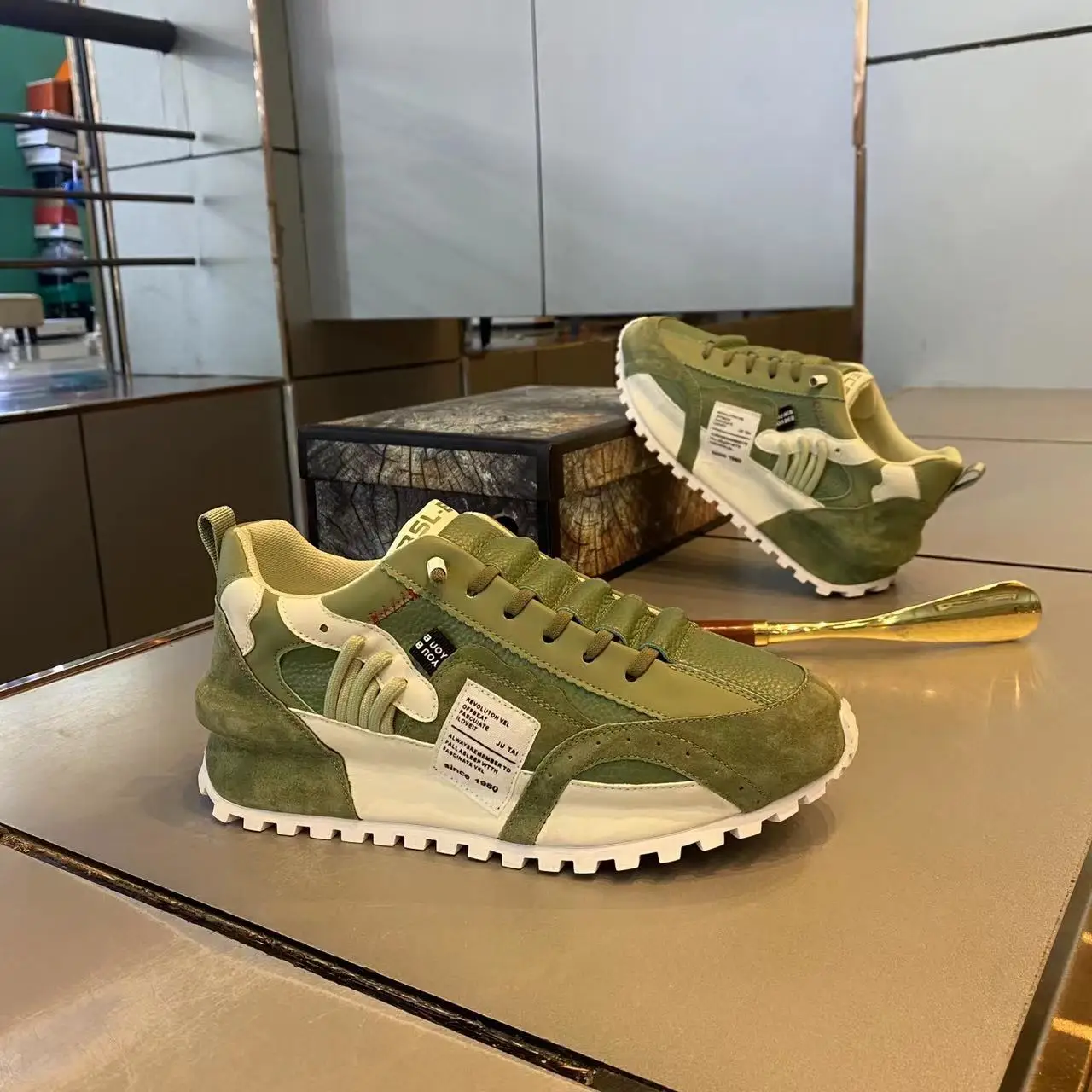Chunky sneakers Men's Board Shoes Fashion Casual Secondary Leather Cowhide Breathable Increased Internal Platform Designer Shoes
Chunky sneakers Men's Board Shoes Fashion Casual Secondary Leather Cowhide Breathable Increased Internal Platform Designer Shoes