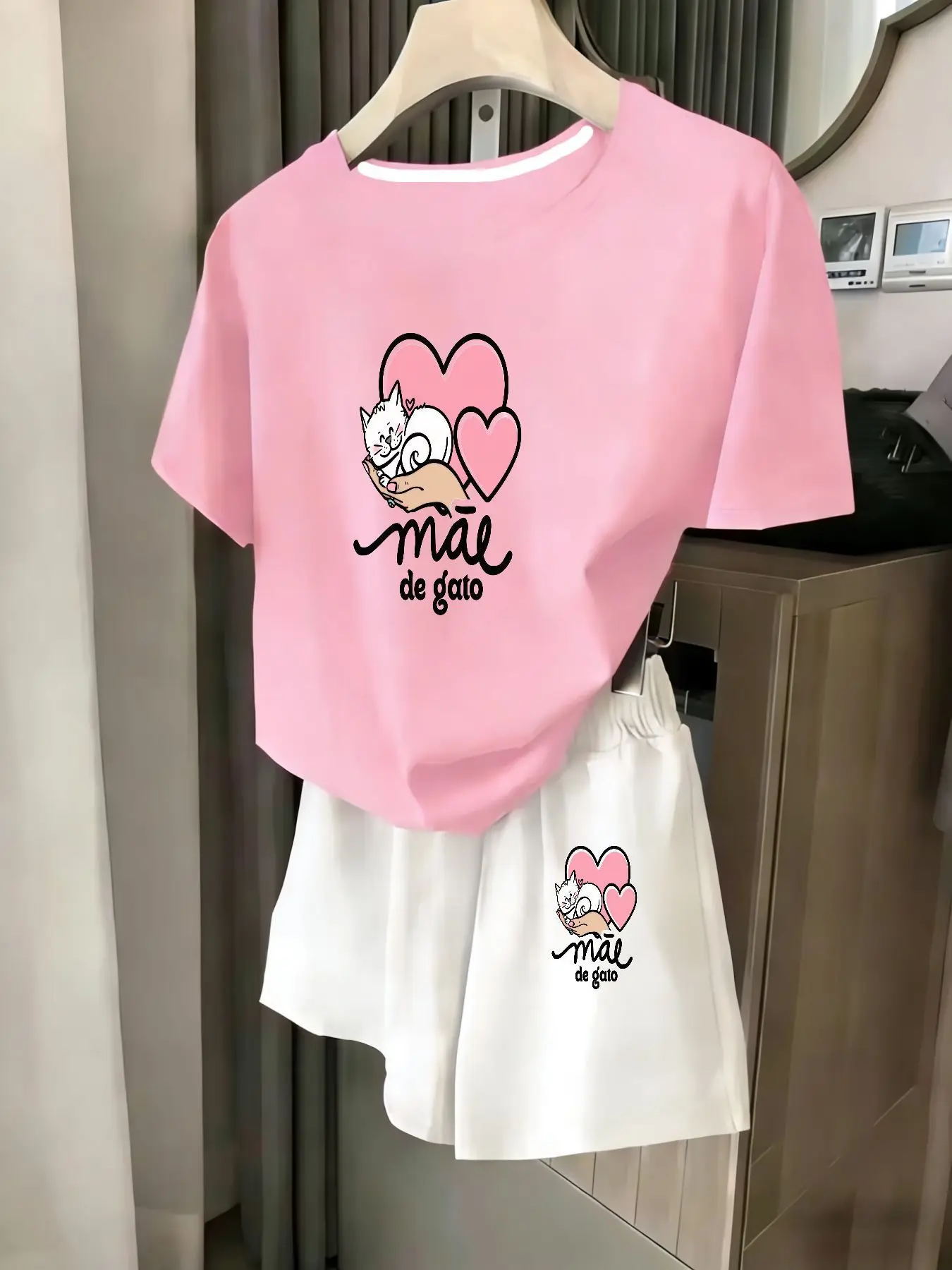 Ladies 2-Piece Set Summer Beach Vacation Casual round Neck Short Sleeve Random Print T-Shirt Elastic Waist Shorts Suit Comfortab
Ladies 2-Piece Set Summer Beach Vacation Casual round Neck Short Sleeve Random Print T-Shirt Elastic Waist Shorts Suit Comfortab