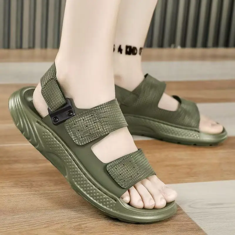 Мужские летние новые повседневные спортивные сандалии с открытым носком, легкие уличные пляжные сандалии на мягкой подошве с нескользящей липучкой, сандалии для вождения
Мужские летние новые повседневные спортивные сандалии с открытым носком, легкие уличные пляжные сандалии на мягкой подошве с нескользящей липучкой, сандалии для вождения