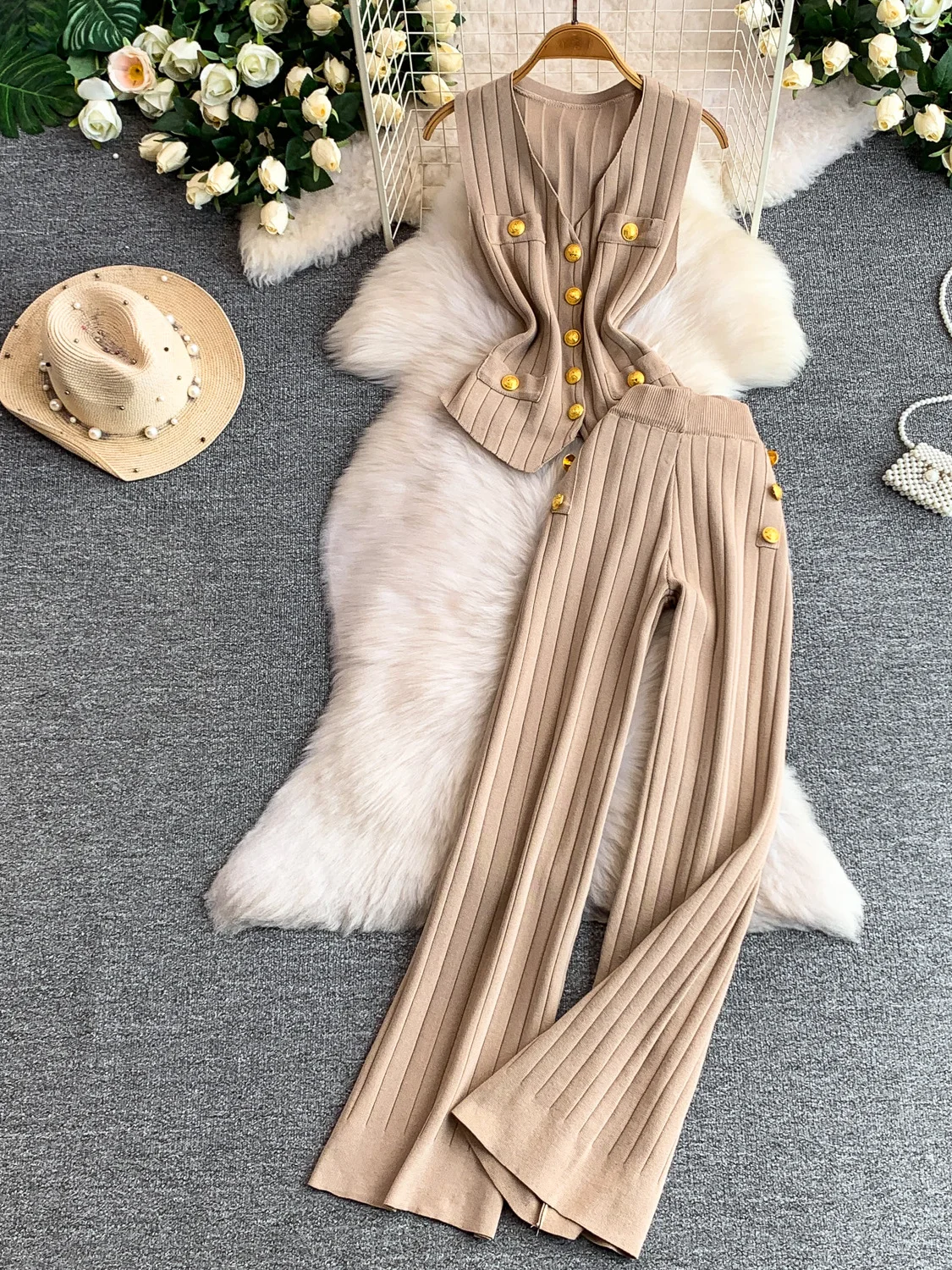 Fashionable Knitted V-Neck Tank Top And High Waist Wide Leg Pants Two Piece Set with Metal Buckle Loose Fit Slimming Effect
Fashionable Knitted V-Neck Tank Top And High Waist Wide Leg Pants Two Piece Set with Metal Buckle Loose Fit Slimming Effect