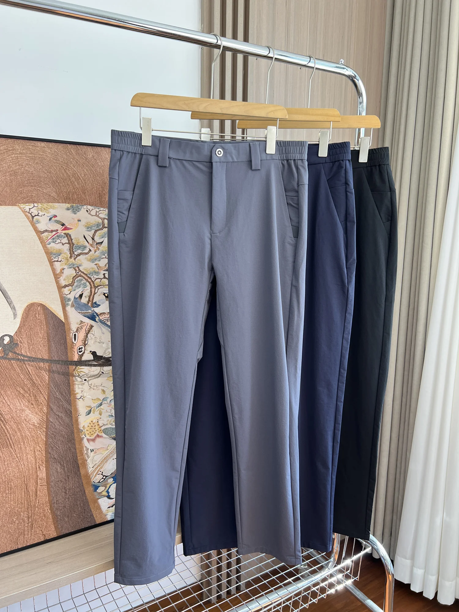 Уличные легкие удобные прямые повседневные брюки мужские для деловых поездок на работу техническая ткань модная осень
Уличные легкие удобные прямые повседневные брюки мужские для деловых поездок на работу техническая ткань модная осень