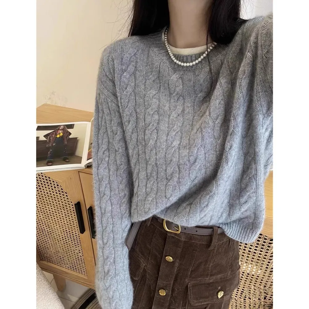 Cashmere sweater women's round neck loose and soft autumn and winter sweater wool knitted sweater thickened base layer top
Cashmere sweater women's round neck loose and soft autumn and winter sweater wool knitted sweater thickened base layer top