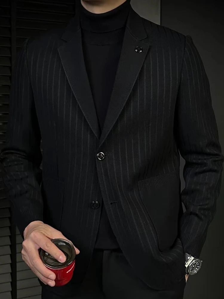 Новый мужской вязаный повседневный костюм в полоску для осени и весны, высококачественный, приталенный, деловой, повседневный, с длинным рукавом
Новый мужской вязаный повседневный костюм в полоску для осени и весны, высококачественный, приталенный, деловой, повседневный, с длинным рукавом
