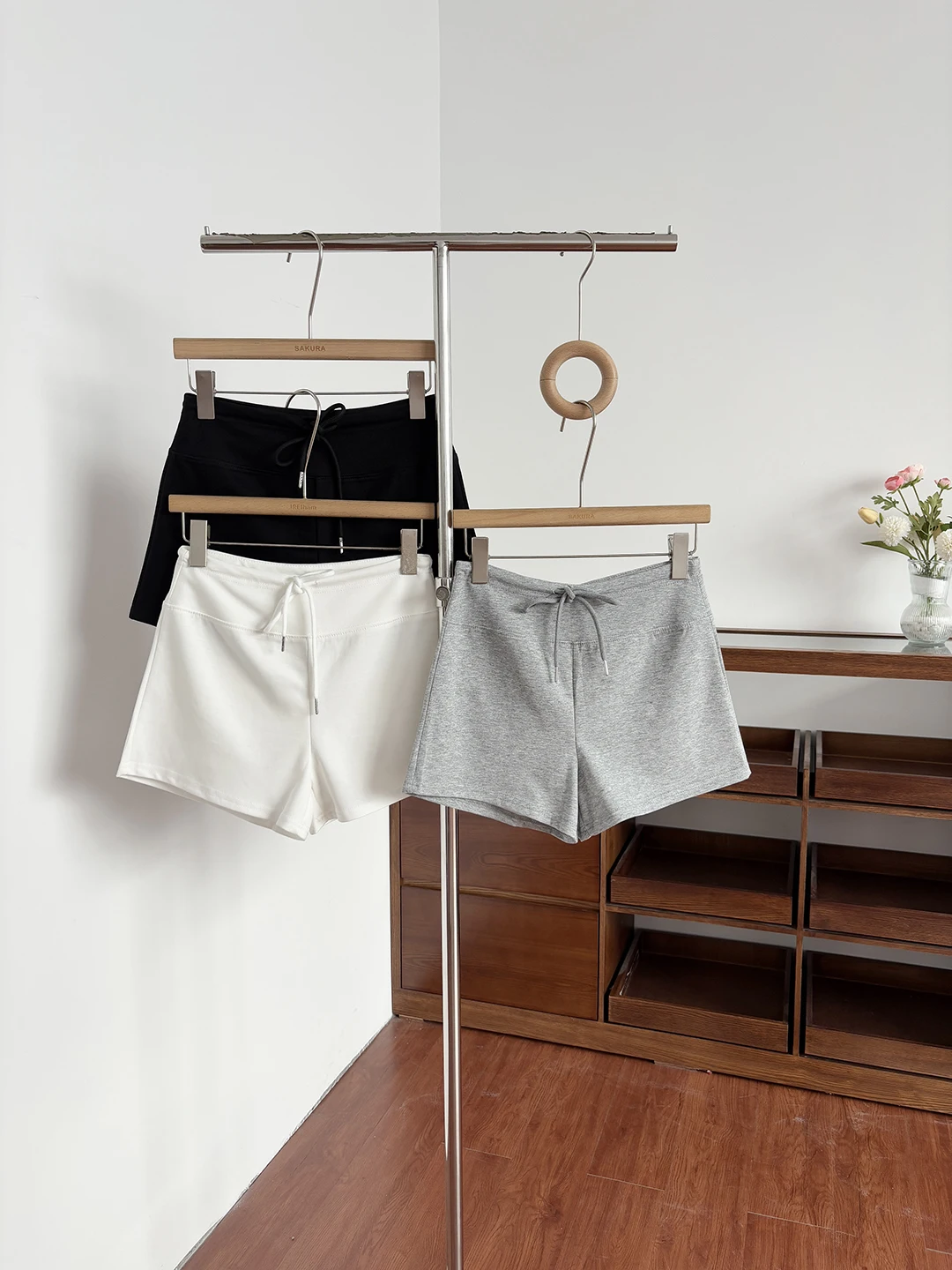 High Waist Casual Shorts Women's Fashion 2026 Summer New Style Korean Simple Match All High Waist Slim Commute A-Line Wide Le...
High Waist Casual Shorts Women's Fashion 2026 Summer New Style Korean Simple Match All High Waist Slim Commute A-Line Wide Le...