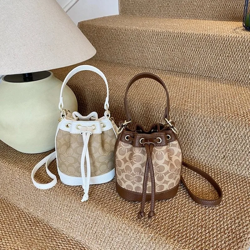 Minimalist Diaper Bag For Women High-End Retro Leather Satchel Trendy Casual Crossbody Purse Large Capacity For Shopping
Minimalist Diaper Bag For Women High-End Retro Leather Satchel Trendy Casual Crossbody Purse Large Capacity For Shopping