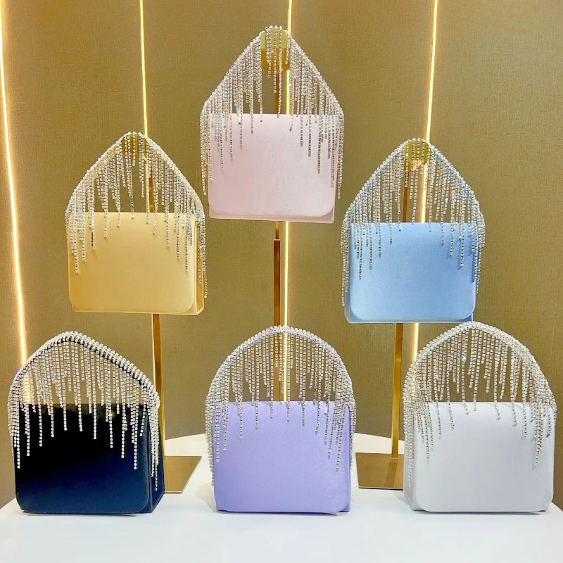 Высококачественная вечерняя сумочка с бриллиантами и кисточками, роскошное светское женское вечернее платье, маленькая квадратная сумка-клатч с клапаном, золотого цвета
Высококачественная вечерняя сумочка с бриллиантами и кисточками, роскошное светское женское вечернее платье, маленькая квадратная сумка-клатч с клапаном, золотого цвета