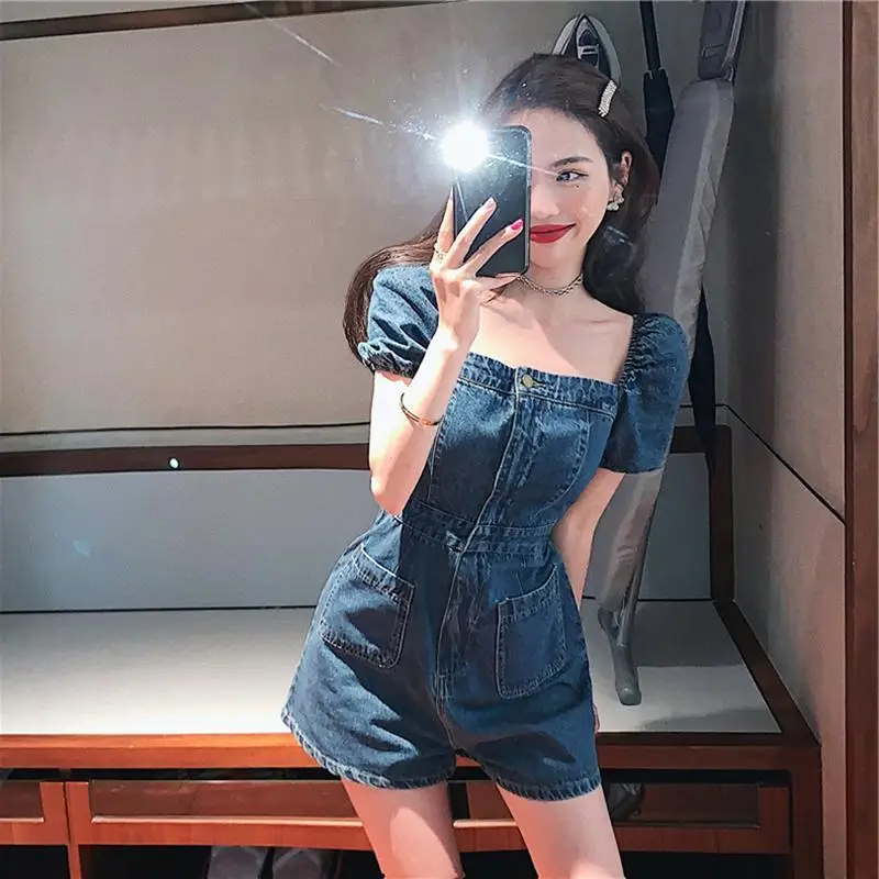 Loose Women's Denim Overalls Square Collar Bubble Sleeve High Waist Vintage Summer Fashion Short Pants One-Piece Suit
Loose Women's Denim Overalls Square Collar Bubble Sleeve High Waist Vintage Summer Fashion Short Pants One-Piece Suit