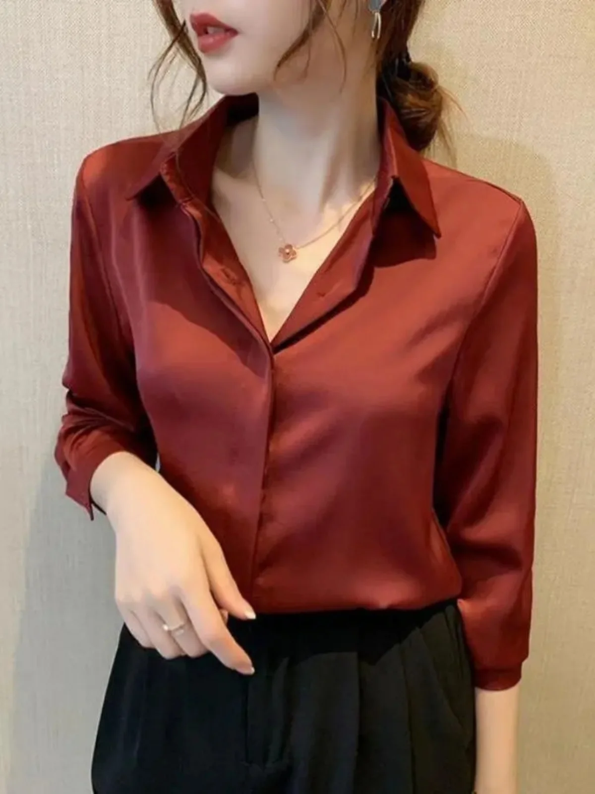 Новый женский профессиональный костюм 2025 года: белая рубашка с длинным рукавом, повседневная, для офиса, свободного кроя, в корейском стиле
Новый женский профессиональный костюм 2025 года: белая рубашка с длинным рукавом, повседневная, для офиса, свободного кроя, в корейском стиле