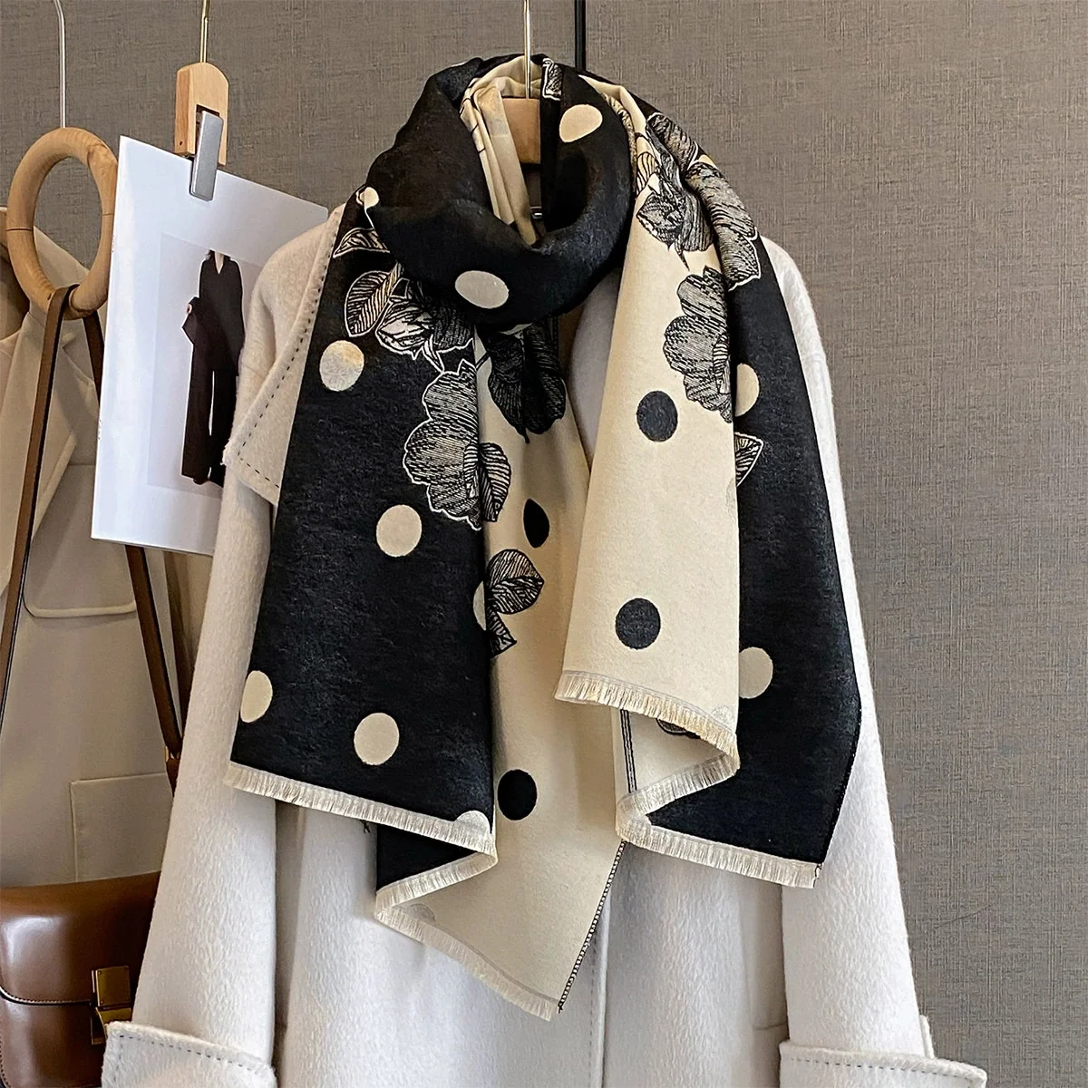 2025 женские утепленные роскошные зимние двухсторонние кашемировые жаккардовые шарфы с узором пейсли, высокое качество, шаль с запахом, женский шерстяной шарф из пашмины
2025 женские утепленные роскошные зимние двухсторонние кашемировые жаккардовые шарфы с узором пейсли, высокое качество, шаль с запахом, женский шерстяной шарф из пашмины