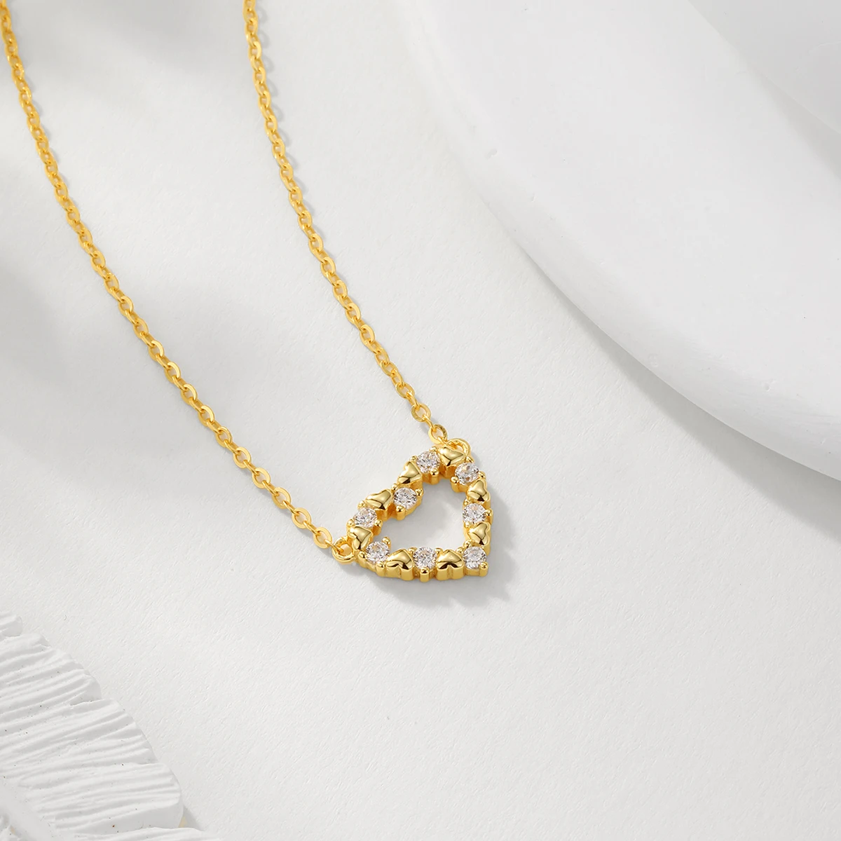 A caring diamond full of fashionable temperament, light luxury and shining 925 sterling silver for women's parties, banquets, da
A caring diamond full of fashionable temperament, light luxury and shining 925 sterling silver for women's parties, banquets, da