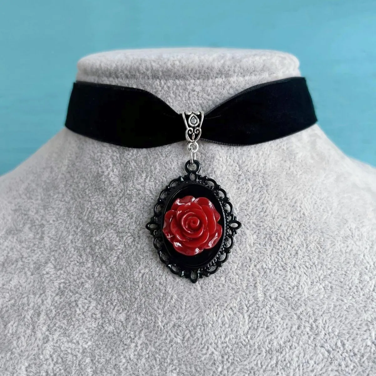 Rose Cameo Choker, Gothic jewelry, Witch accessories, Black velvet, Pagan, Alternative,Vintage Rose pendant Necklace, For Women
Rose Cameo Choker, Gothic jewelry, Witch accessories, Black velvet, Pagan, Alternative,Vintage Rose pendant Necklace, For Women