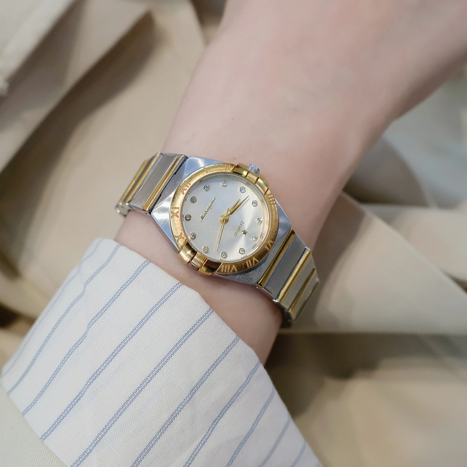 Light Luxury Fashion Women's Constellation Watch 2026 New Vintage Women's Quartz Watch Roman Border Diamond Dress Watch
Light Luxury Fashion Women's Constellation Watch 2026 New Vintage Women's Quartz Watch Roman Border Diamond Dress Watch