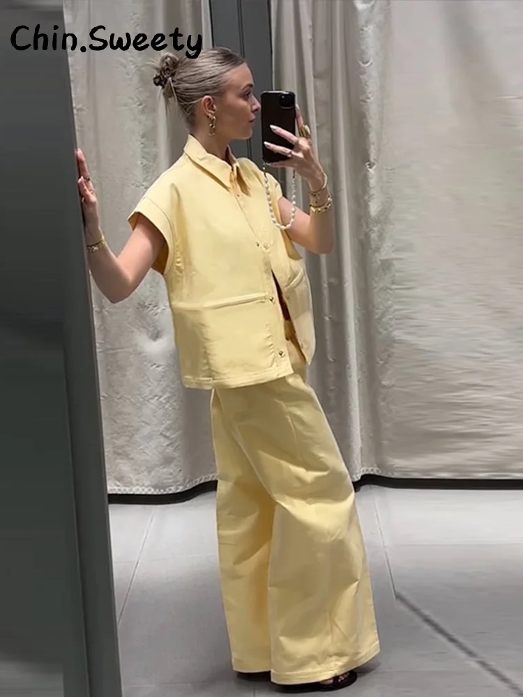 Chic Single Breasted Vest Trouser Set Women Solid Lapel Short Sleeve Waistcoat Wide Leg Pants 2025 Summer Lady High Street Suits
Chic Single Breasted Vest Trouser Set Women Solid Lapel Short Sleeve Waistcoat Wide Leg Pants 2025 Summer Lady High Street Suits
