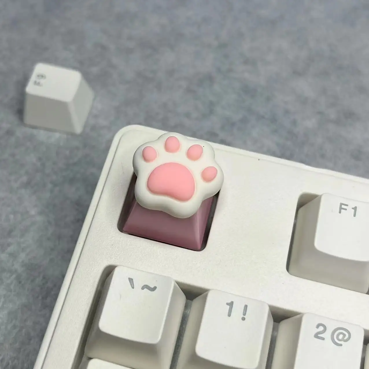 DIY Cute Pink Cat Claw Keycaps Cartoon OEM Cross Axis Game Mechanical Keyboard Couple Gift Customized Keycaps
DIY Cute Pink Cat Claw Keycaps Cartoon OEM Cross Axis Game Mechanical Keyboard Couple Gift Customized Keycaps
