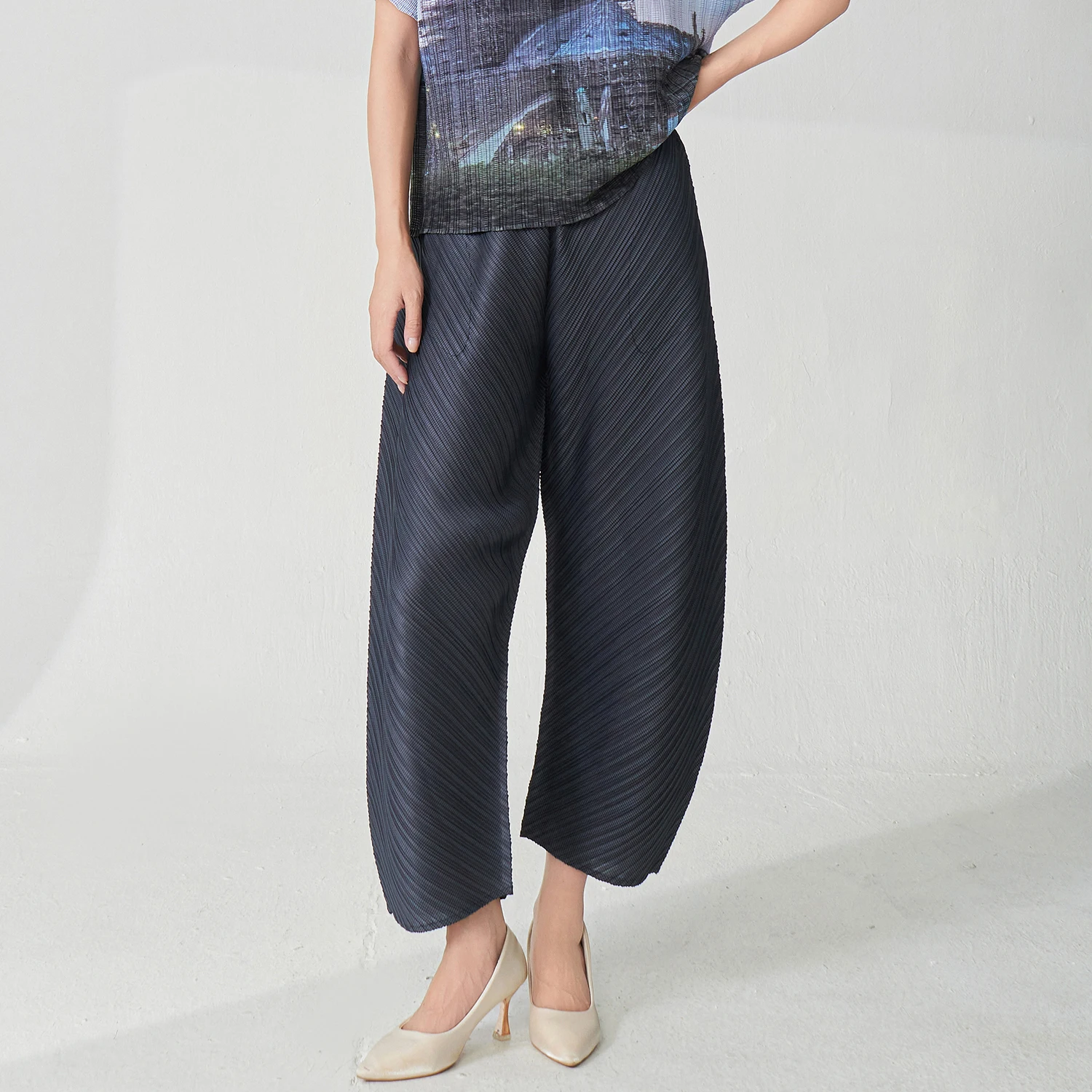 Direct From the Factory Women's Fashion Pants Solid Color Free Size Casual Pants Miyake Pleated Pants 
Direct From the Factory Women's Fashion Pants Solid Color Free Size Casual Pants Miyake Pleated Pants