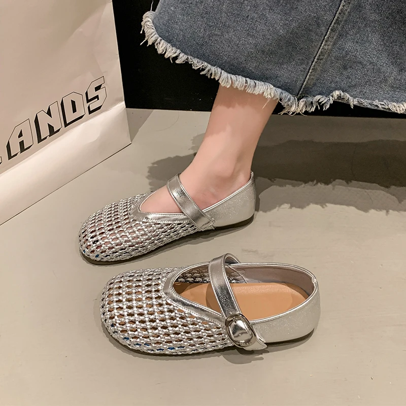 Летняя удобная женская обувь на плоской подошве, новинка 2025 года, однотонная нескользящая женская обувь, уличная повседневная и универсальная обувь, размер 35-40
Летняя удобная женская обувь на плоской подошве, новинка 2025 года, однотонная нескользящая женская обувь, уличная повседневная и универсальная обувь, размер 35-40