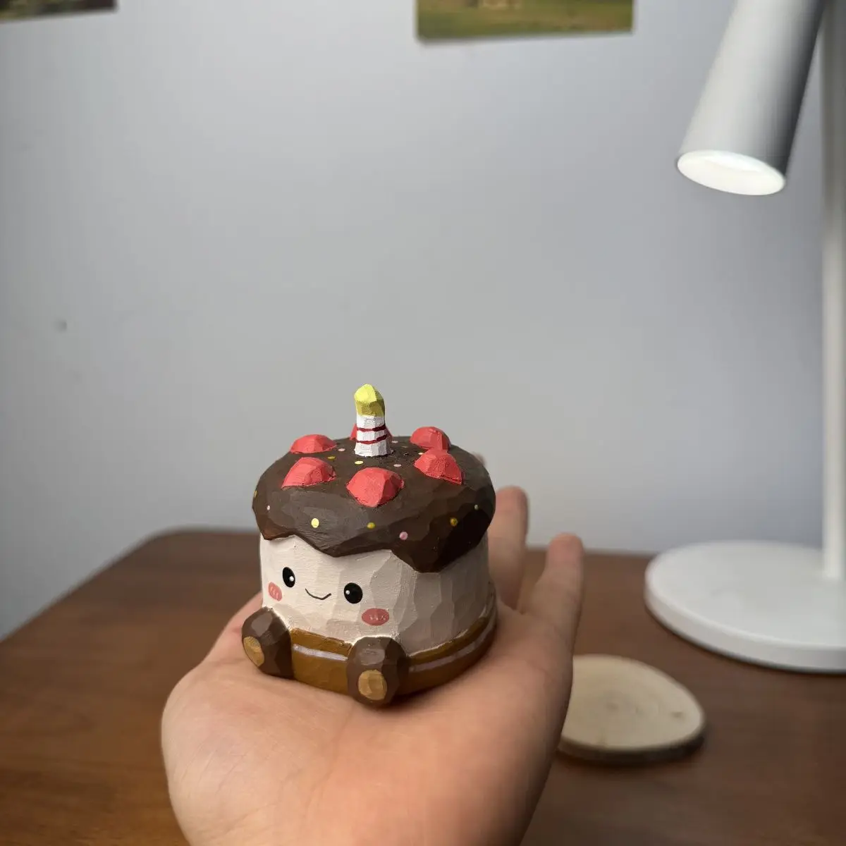 Hand-Carved Wooden Chocolate Cake Figurine - Cute Dessert Decor for Desk Shelf, Calming Birthday Gift for Friend Coworker
Hand-Carved Wooden Chocolate Cake Figurine - Cute Dessert Decor for Desk Shelf, Calming Birthday Gift for Friend Coworker