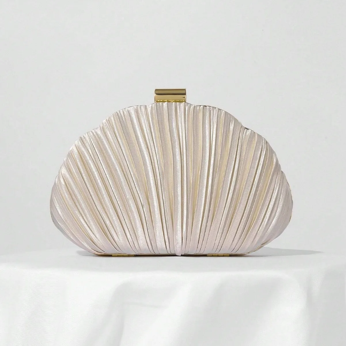 Shell Design Ruched Women Evening Bags Apricot Color Glitter Luxury Party Dress Handbag Clutch Bag with Messenger Shoulder Chain
Shell Design Ruched Women Evening Bags Apricot Color Glitter Luxury Party Dress Handbag Clutch Bag with Messenger Shoulder Chain