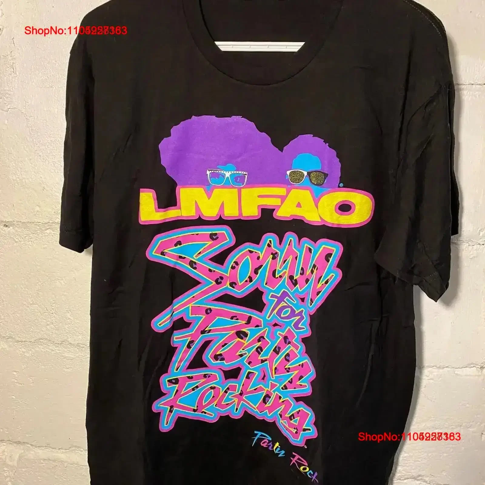 LMFAO Футболка «Извините за вечеринку» Rocking Tour, полный размер S 5XL, винтажный потертый топ, повседневная одежда с графикой, мягкая мода
LMFAO Футболка «Извините за вечеринку» Rocking Tour, полный размер S 5XL, винтажный потертый топ, повседневная одежда с графикой, мягкая мода