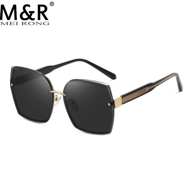 Fashionable Large Frame Square Women's Sunglasses With Gradient Metal Eyeglass Frame Summer Travel Men's Sunshade Glasses UV400
Fashionable Large Frame Square Women's Sunglasses With Gradient Metal Eyeglass Frame Summer Travel Men's Sunshade Glasses UV400