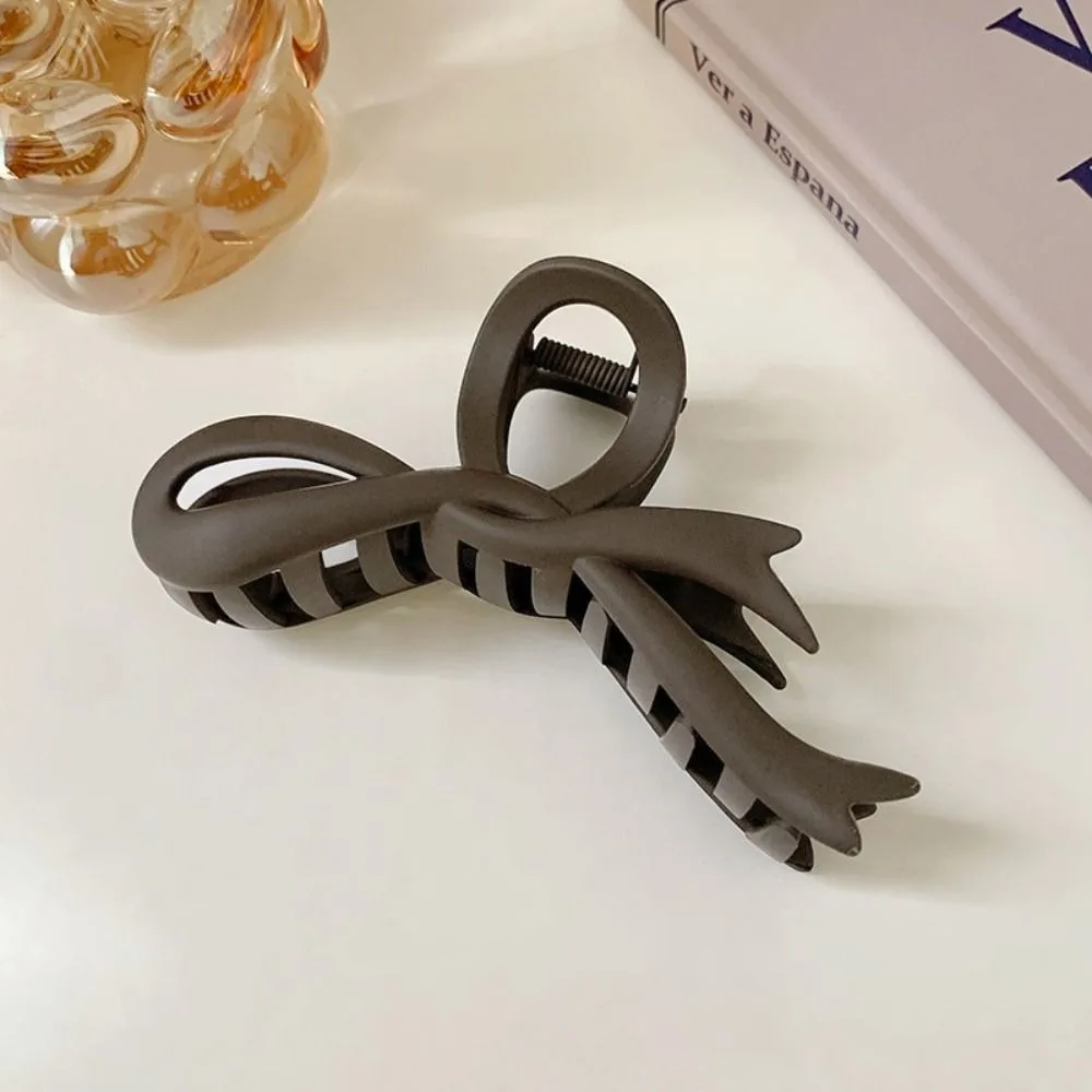 Four Seasons Plastic Matte Bow Hair Clips Resin Waterproof Acrylic Twisted Hair Claws Elegant Solid Shark Clips Girls 
Four Seasons Plastic Matte Bow Hair Clips Resin Waterproof Acrylic Twisted Hair Claws Elegant Solid Shark Clips Girls