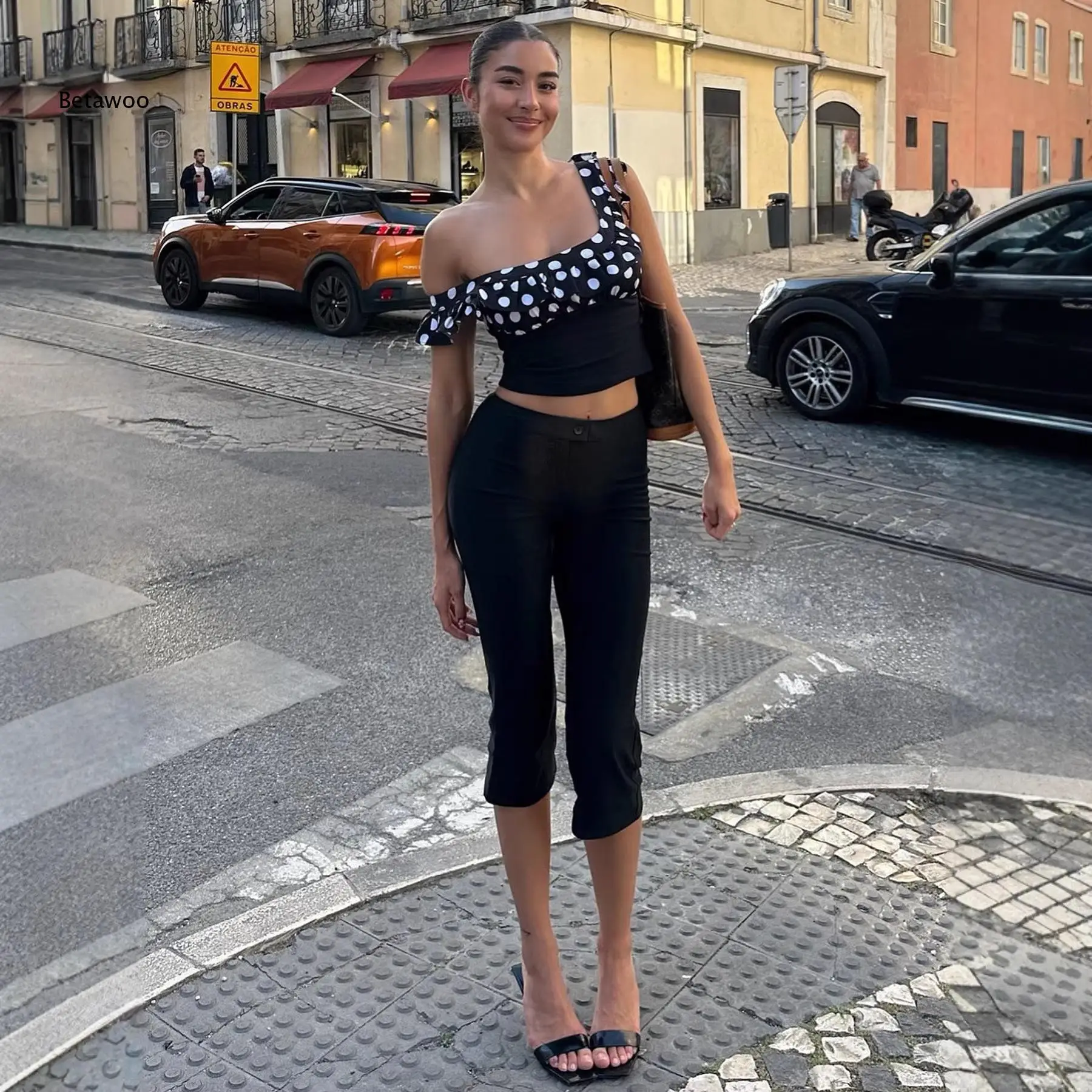Women's High Waist Capri Pants Slim Fit Stretchy Casual Trousers Solid Color Summer Wear Fashion Pants
Women's High Waist Capri Pants Slim Fit Stretchy Casual Trousers Solid Color Summer Wear Fashion Pants