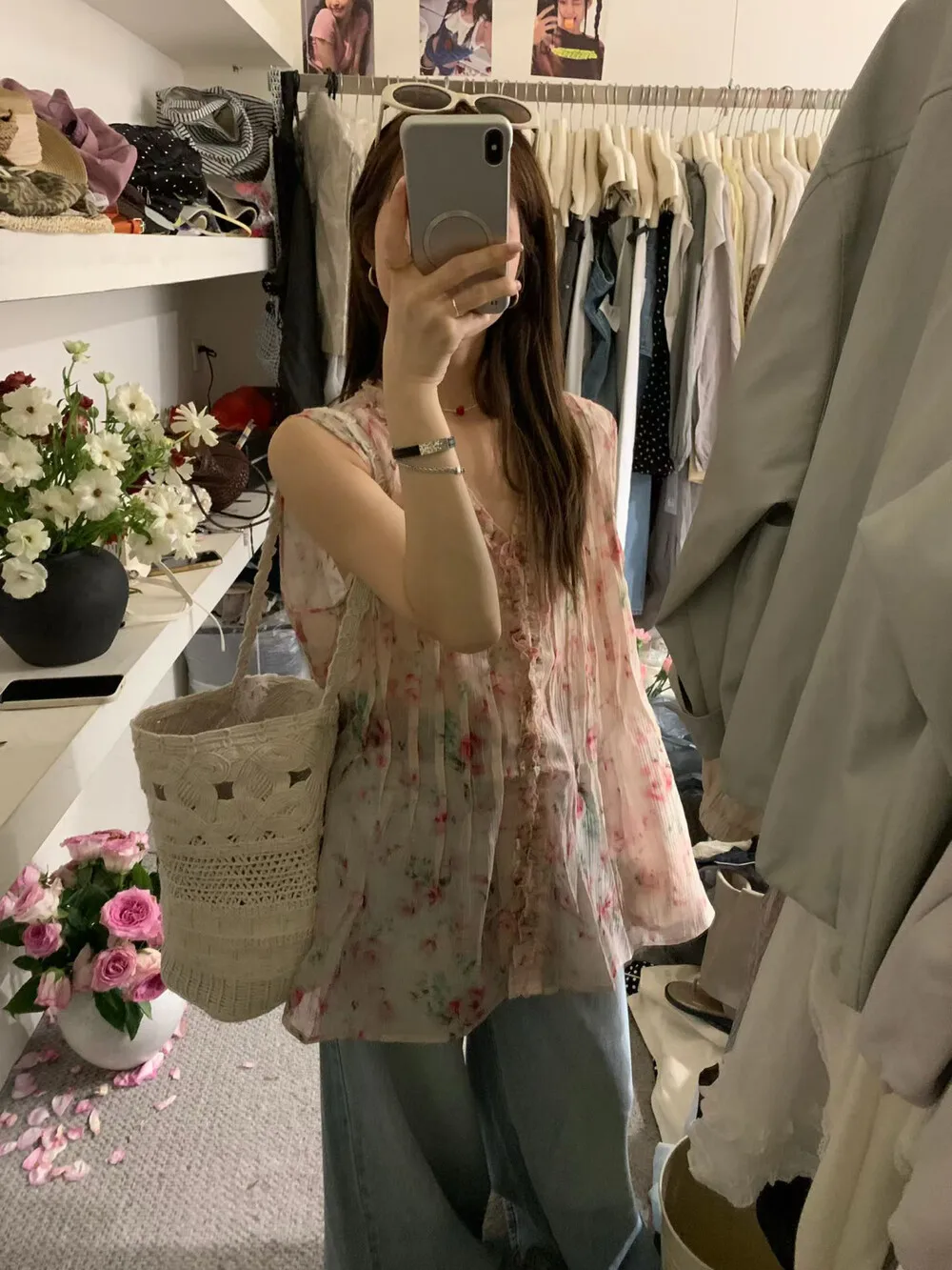 Summer Floral V-neck Loose Sleeveless Pink Chiffon Top Women's Fashionable Versatile Thin Folded Hemline Korean Style Blouse
Summer Floral V-neck Loose Sleeveless Pink Chiffon Top Women's Fashionable Versatile Thin Folded Hemline Korean Style Blouse